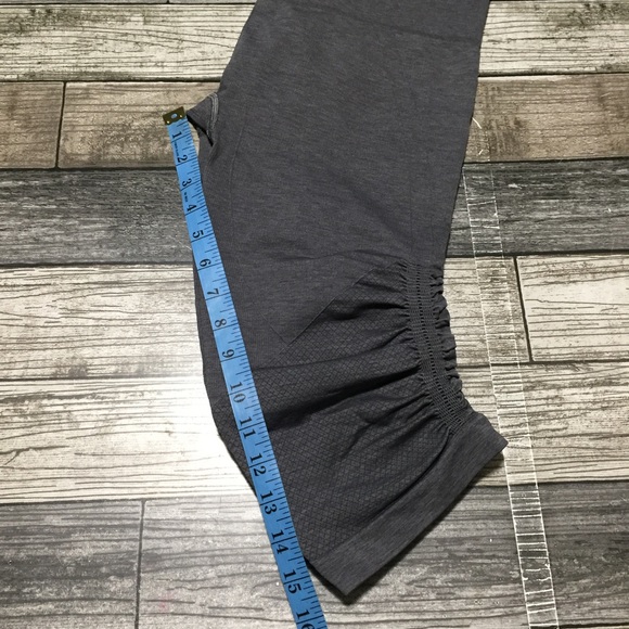 Lululemon Crop Leggings Women’s 10 (Inseam 16) Gray Ruffled Side Stretch. - Picture 2 of 9